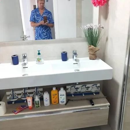 Tranquil Sea Breeze דירה