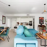 Tranquil Sea Breeze Apartmán