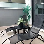 Tranquil Sea Breeze Апартаменти *