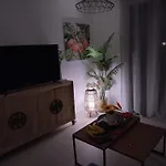 Tranquil Sea Breeze Apartment *